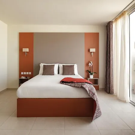 Mayflower Malta خليج سانت بول